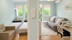 Căn hộ tiện nghi đơn giản | Khu phòng khách