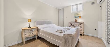 3 habitaciones, tabla de planchar con plancha, wifi y ropa de cama