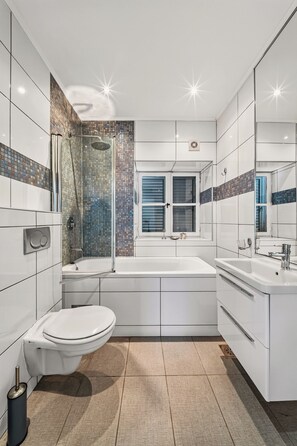 Bathroom - Waterfront Apartment | Bay of Kotor | 3 Bedrooms (Muo)