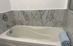 Bathroom - 2 Bedroom+, 2 Bathroom Condo Maple Leaf Square Downtown Toronto near FIFA (Toronto)