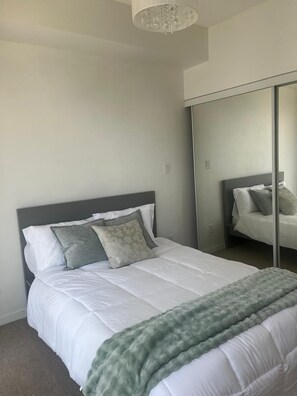 Room - 2 Bedroom+, 2 Bathroom Condo Maple Leaf Square Downtown Toronto near FIFA (Toronto)