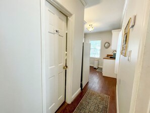 Interior - Charming 2 BR Cottage, Heart of Savannah's Historic District, Walk Everywhere! (Savannah)