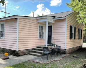 Exterior - 2 BR Gem on Taylor Street, Heart of Historic Savannah, Walk Everywhere! (Savannah)