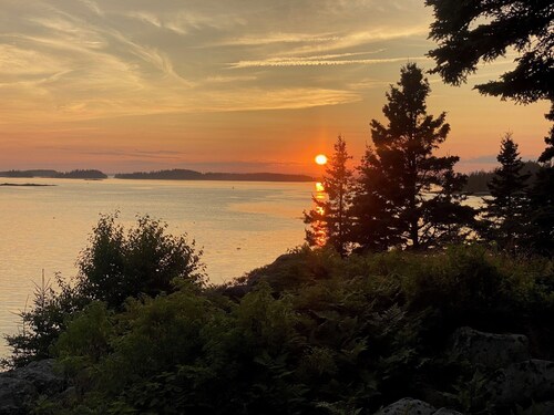 Lovely 1-bedroom cottage on The Reach in charming Vinalhaven perfect for getaway