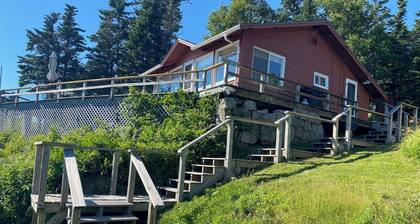 Lovely 1-bedroom cottage on The Reach in charming Vinalhaven perfect for getaway