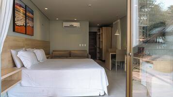 Departamento Confort, vista a la alberca | Escritorio, espacio para trabajar con laptop y wifi gratis
