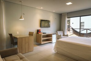 Departamento Confort, vista a la alberca | Escritorio, espacio para trabajar con laptop y wifi gratis 