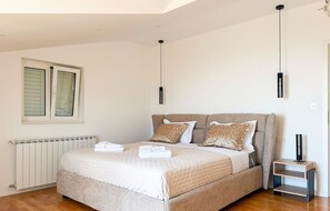 Bügeleisen/Bügelbrett, Reisekinderbett, kostenloses WLAN