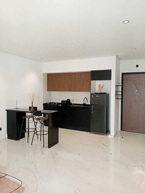 Deluxe Apartment, Courtyard View | Private kitchen