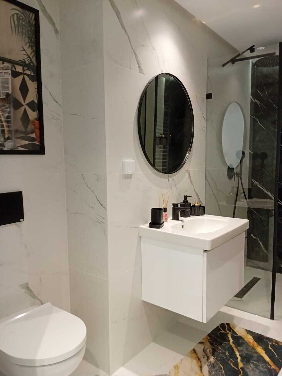 Apartamento luxo, vista para o pátio | Banheiro | Chuveiro, produtos de toalete grátis, secador de cabelo 