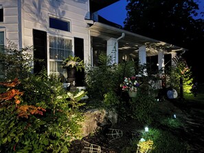 A house with a covered porch, potted plants, and a garden area. - Spacious 6-bedroom house in tranquil Tracy City with AC (Tracy City)