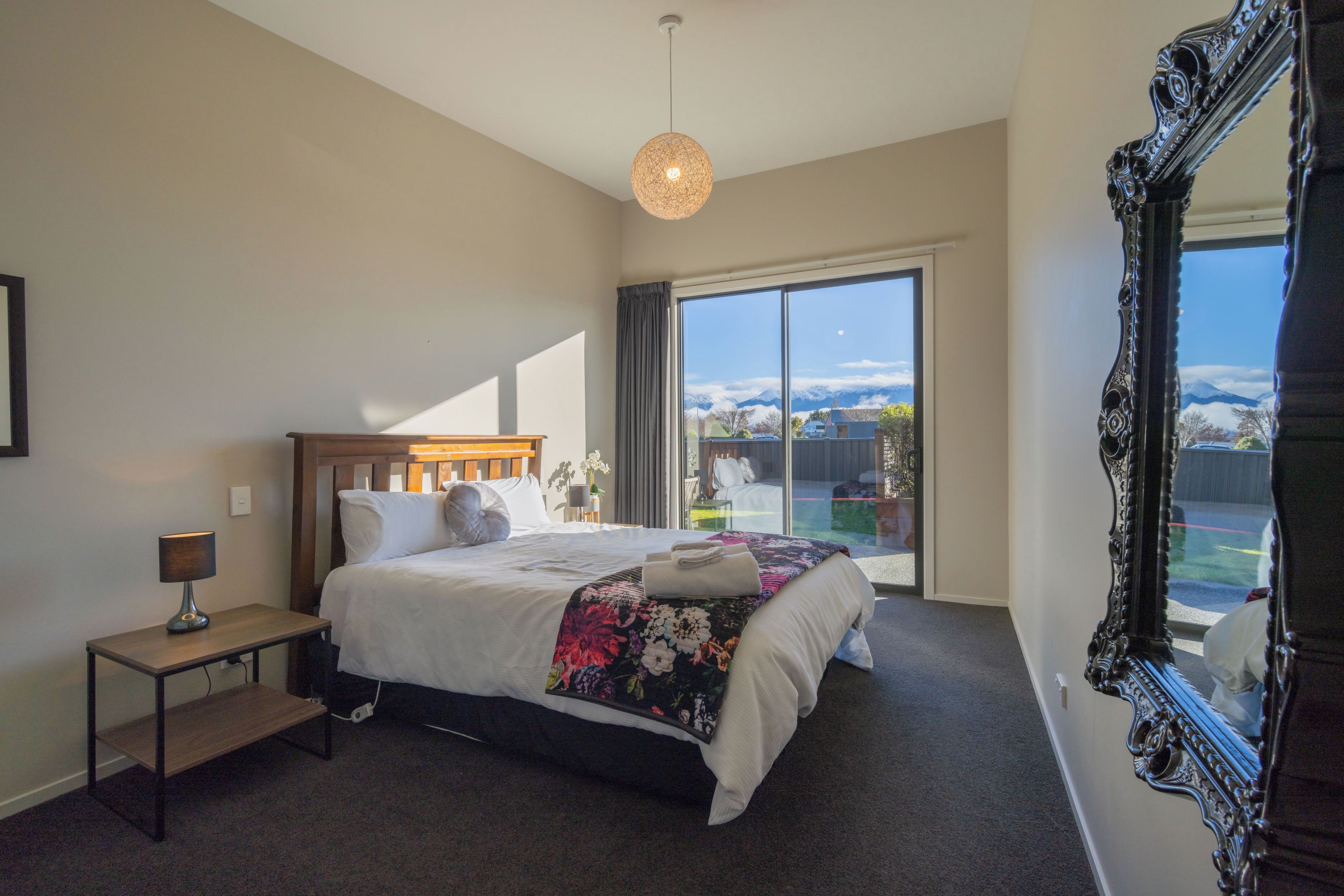 4 bedrooms, iron/ironing board, internet, bed sheets