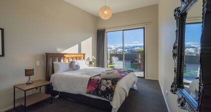 Beautiful 4 bedroom home in the picturesque Fiordland town of Te Anau