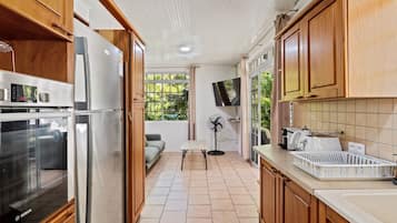 Casa, patio, vistas al jardín | Cocina privada