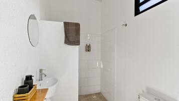 House, Patio, Garden View | Bathroom
