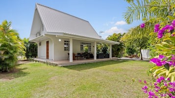 Ferienhaus, Terrasse, Gartenblick | Außenbereich