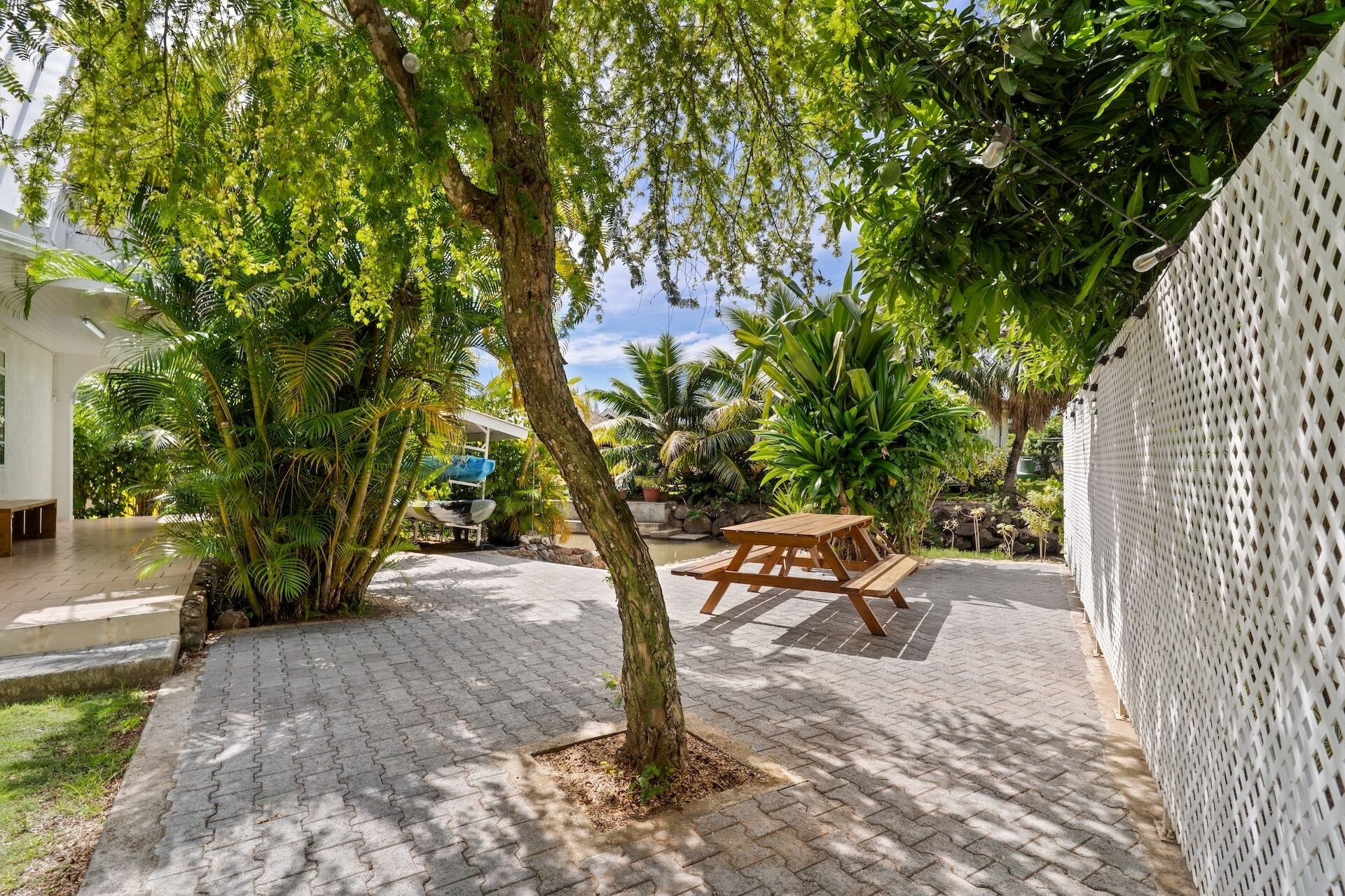 Ferienhaus, Terrasse, Gartenblick | Speisen im Freien