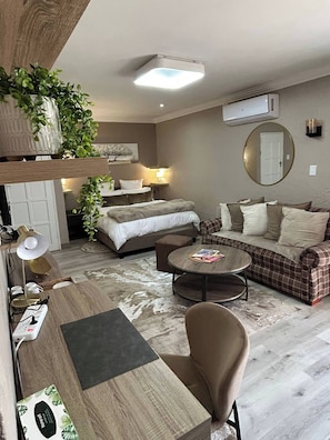 Room, 1 Bedroom, Accessible, Patio - Room-executive En-suite, Cozy, Comfy and (Johannesburg)
