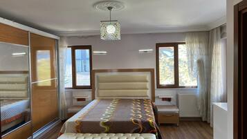 4 slaapkamers, een strijkplank/strijkijzer, gratis wifi, beddengoed