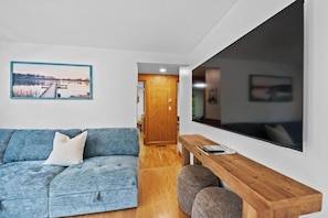 Smart TV - Lake Views • Private Beach • Fire Pit • Game Barn (Naples)