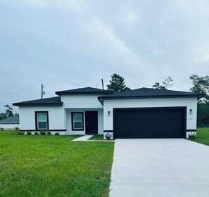 Exterior - Retreat in Ocala with Video Game Room (Ocala)