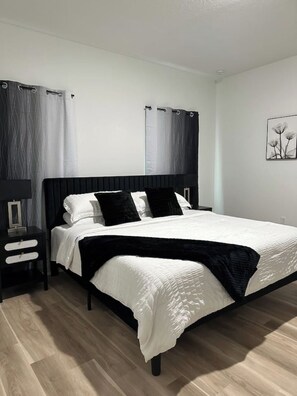 4 bedrooms, iron/ironing board, WiFi, bed sheets - Retreat in Ocala with Video Game Room (Ocala)