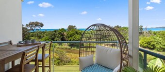 Salt on Sapphire - steps away from Campbells Beach