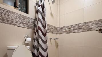 Standard-Einzelzimmer | Badezimmer