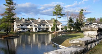 Charming 2-Bedroom Condo w/Loft, Swimming Pools, Tennis–Lenox, MA Resort Getaway