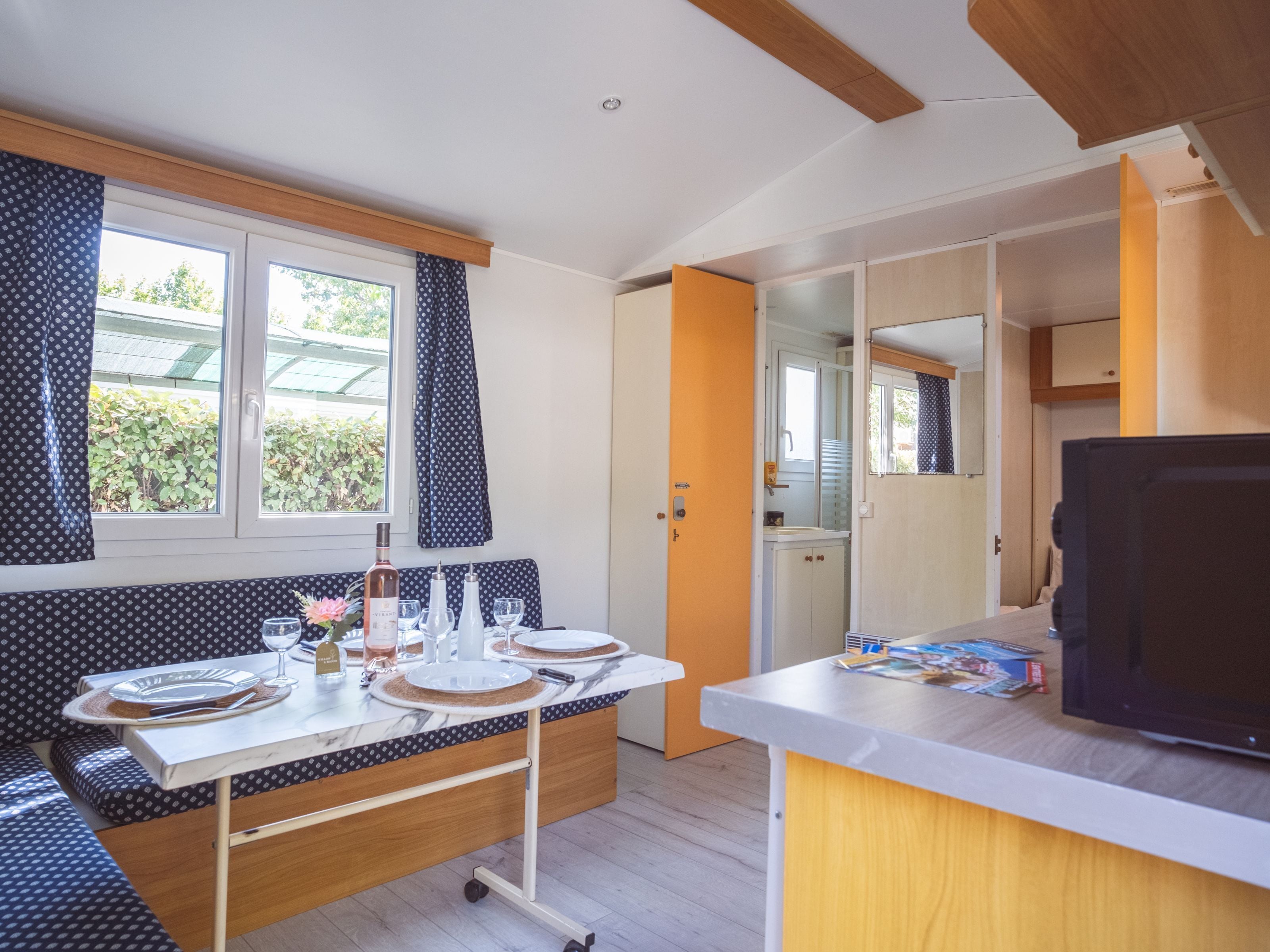 Comfort Mobile Home, 2 Bedrooms | Living area