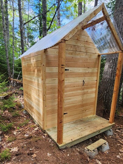 Log cabin style lean-to, perfect for nature lovers!