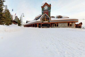 Exterior - Snow Ghost Inn by Okanagan Premier (Beaverdell)
