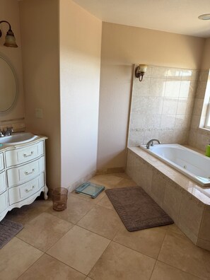 Bathroom - 

Make yourself at home at this cozy and inviting lake house in Oak Shores (Bradley)