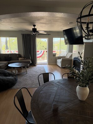 Living area - 

Make yourself at home at this cozy and inviting lake house in Oak Shores (Bradley)