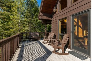 Terrace/patio - Mountain View Lodge+WiFi+AC+7MilestoYNP (West Yellowstone)