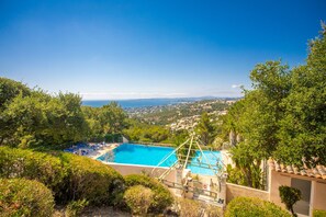 Pool - Apartment '3 Pièces Avec Vue Mer' with Sea View, Shared Pool and Wi-Fi (Roquebrune-sur-Argens)