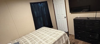 Perfect 4-bedroom mobile home with AC in welcoming McRae-Helena