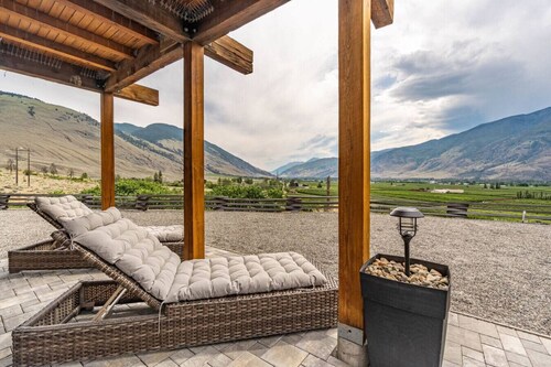 Whole 2BD House – Spectacular Orchard Overlook!