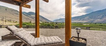 Whole 2BD House – Spectacular Orchard Overlook!