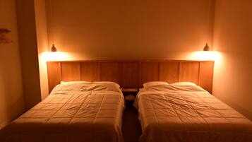 Twin Room, Non Smoking, Ocean View | Desk, free WiFi, bed sheets
