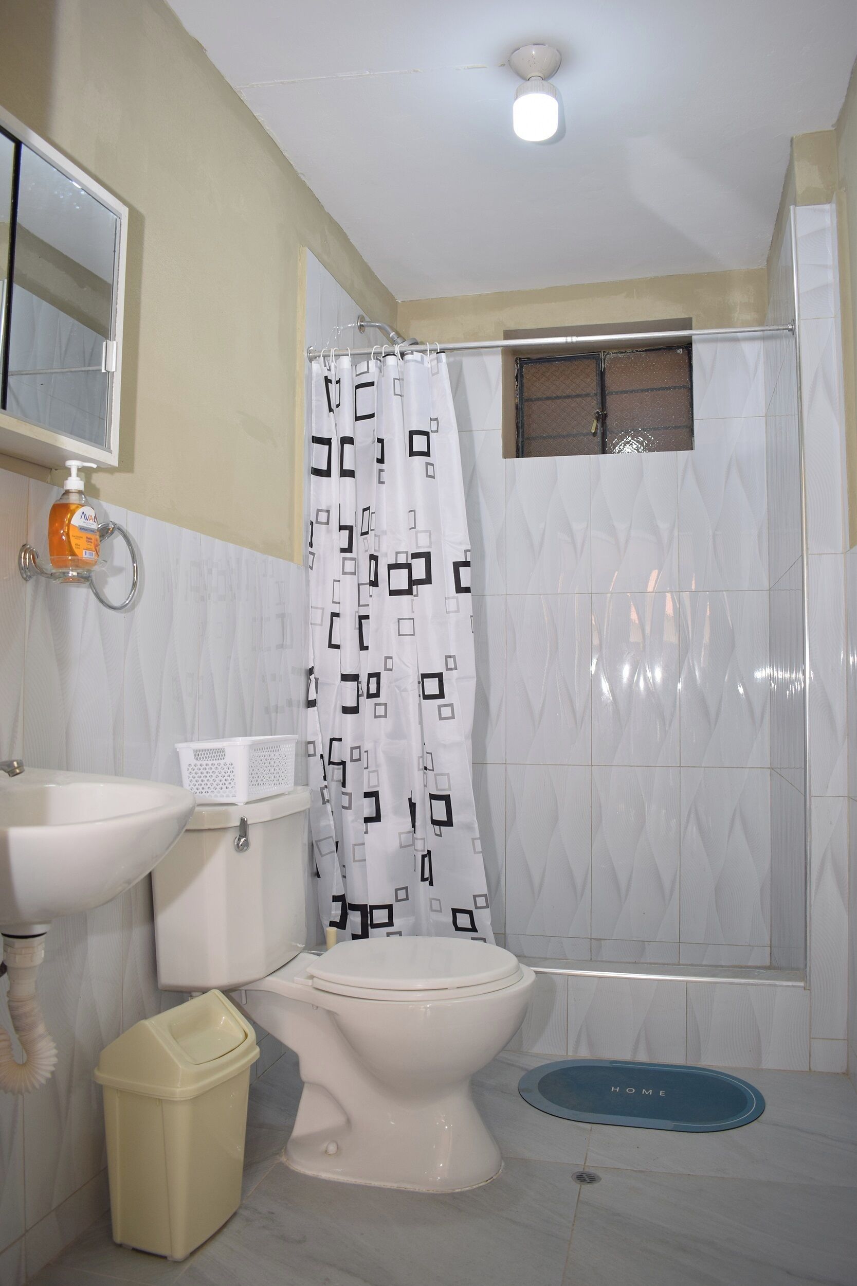 Comfort Bungalow, Mountain View | Bathroom | Shower, towels, soap, shampoo