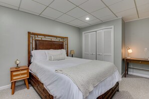 Tabla de planchar con plancha, wifi y ropa de cama 