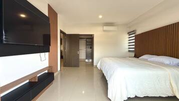 Desk, iron/ironing board, WiFi, bed sheets