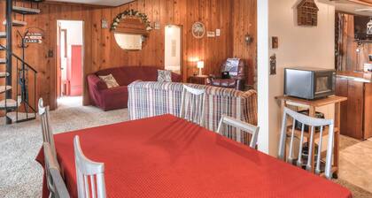 Enjoy your stay at a Lakefront Rustic cabin!