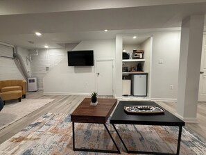 Living area - Modern Private Suite Near Capitol Hill & RFK.  private entrance and parking pass (Washington)