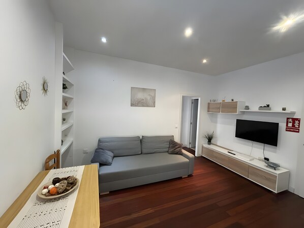 Living area - 'Centro Llanes' Apartment: Cozy Stay in the Heart of Llanes (Llanes)
