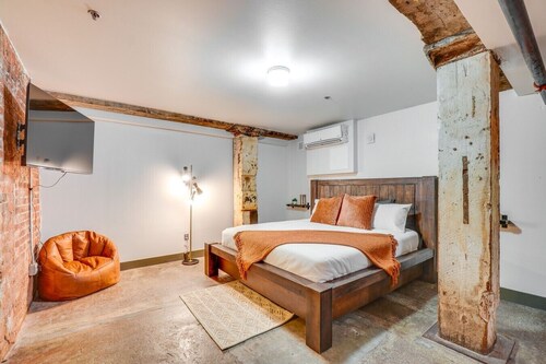 Old City Knoxville Studio Near Market Square!