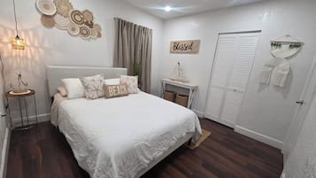 Iron/ironing board, WiFi, bed sheets