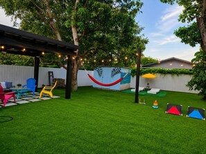 Property grounds - Delightful 2-bedroom house with AC in vibrant Miami (Miami)