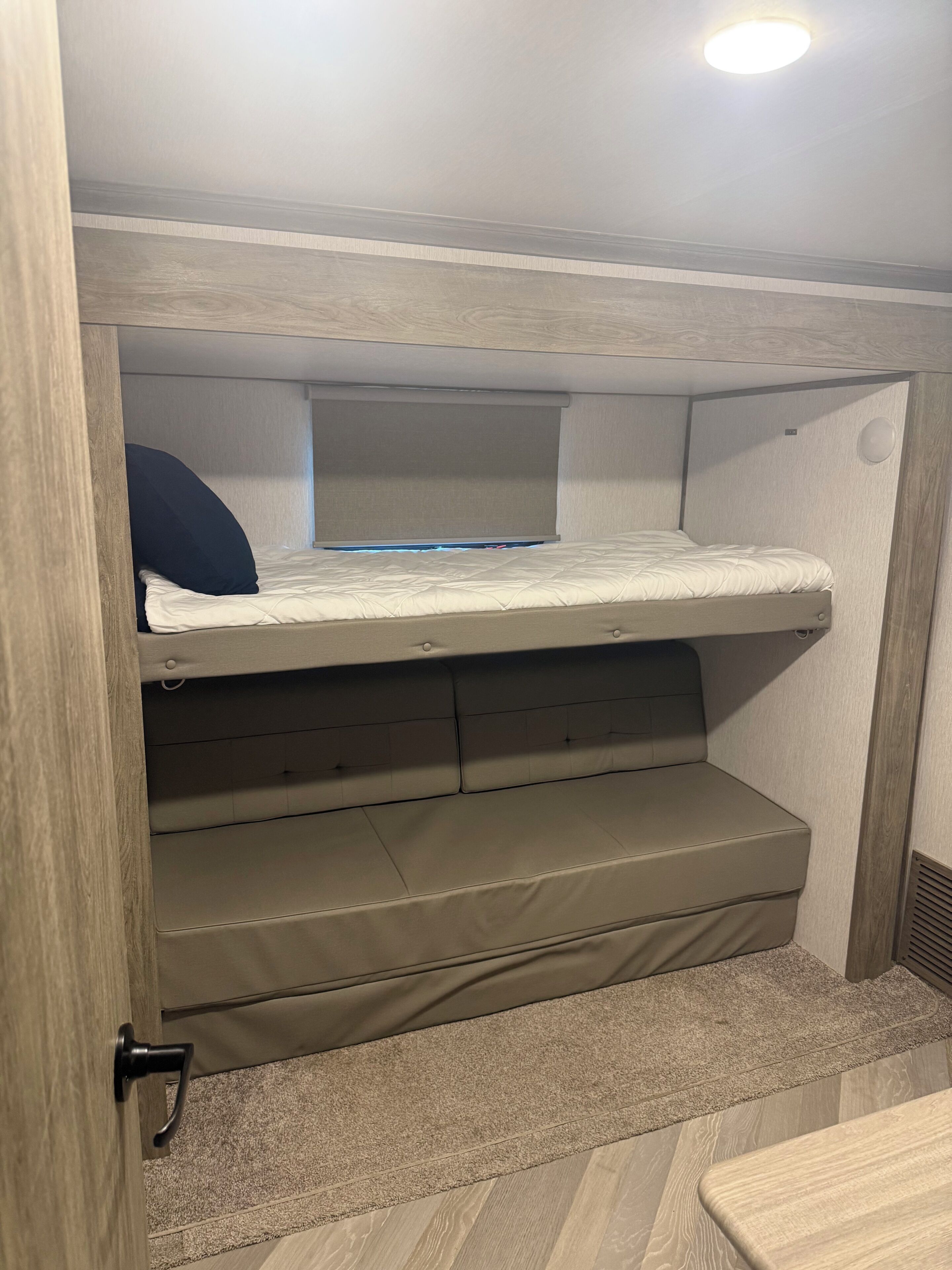 3 bedrooms, WiFi (free), bed sheets